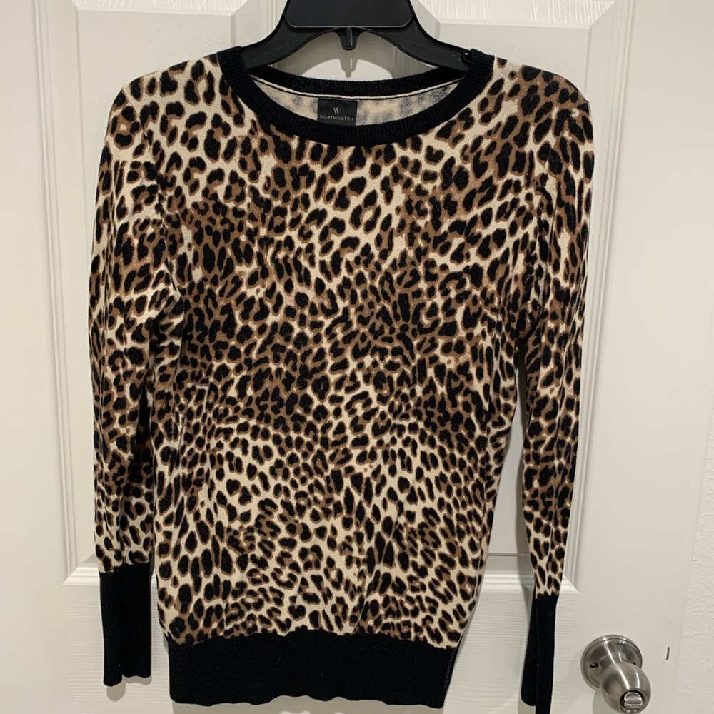 Lovely print sweater size Medium.
